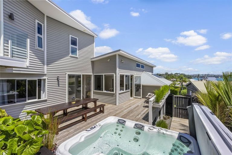 Photo of property in 69 De Luen Avenue, Tindalls Beach, Whangaparaoa, 0930