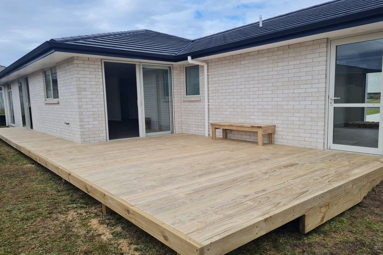 Photo of property in 15 Ocean View Rise, Ruakaka, 0116