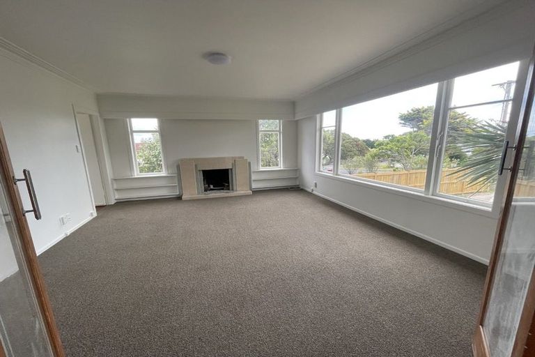 Photo of property in 16 Covil Avenue, Te Atatu South, Auckland, 0610