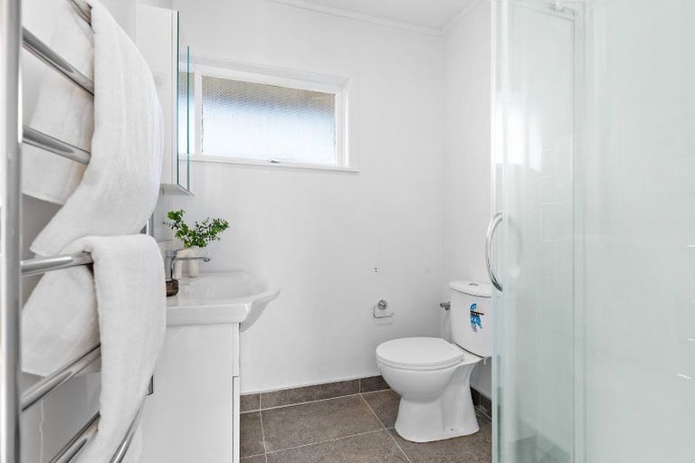 Photo of property in 2/34 Evelyn Place, Hillcrest, Auckland, 0627