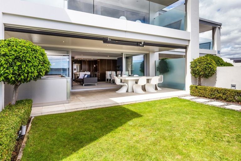 Photo of property in 2/225 Lake Terrace, Waipahihi, Taupo, 3330