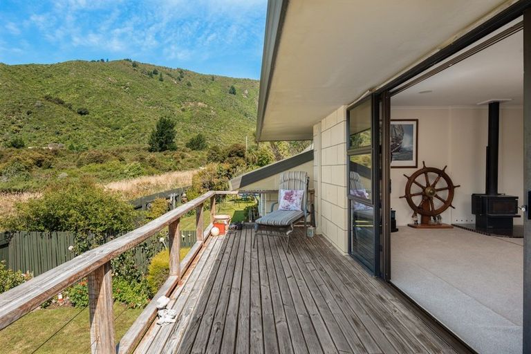 Photo of property in 108 Moana View Road, Waikawa, Picton, 7220