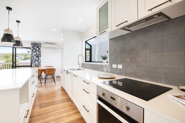 Photo of property in 1/7 Leiden Place, Totara Vale, Auckland, 0629