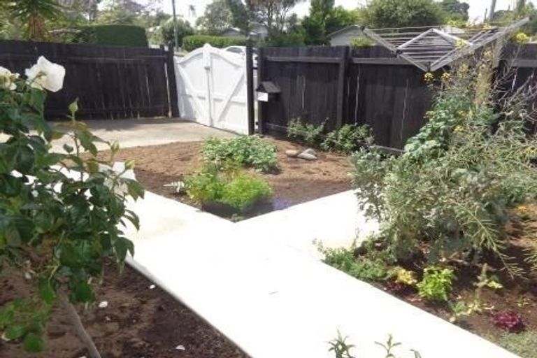 Photo of property in 1/29 Tahi Terrace, Glen Eden, Auckland, 0602