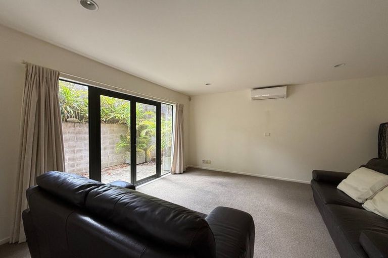 Photo of property in 2/119 Ocean View Road, Hillcrest, Auckland, 0627