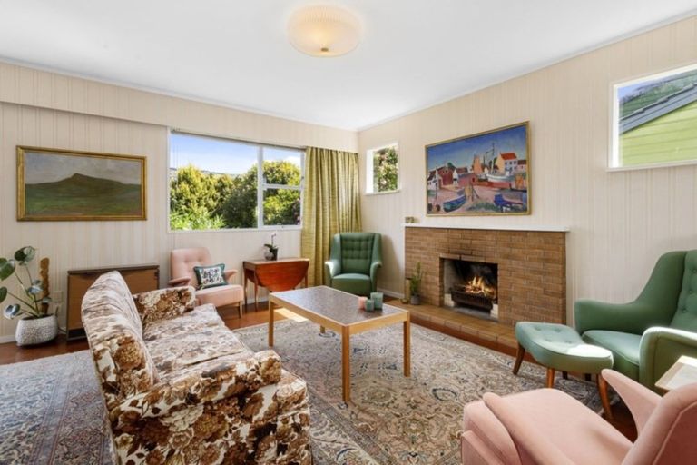 Photo of property in 3 Mckeefry Grove, Tawa, Wellington, 5028