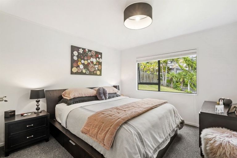 Photo of property in 2/70b Matipo Road, Mairangi Bay, Auckland, 0630