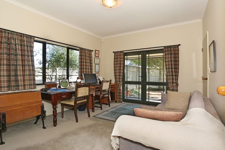 Photo of property in 6 Worsfold Lane, Terrace End, Palmerston North, 4410