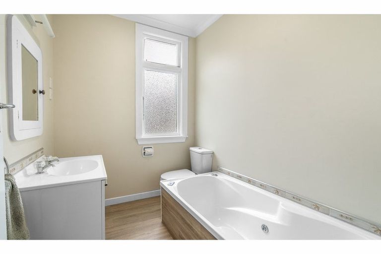 Photo of property in 12 Afton Street, Gore, 9710