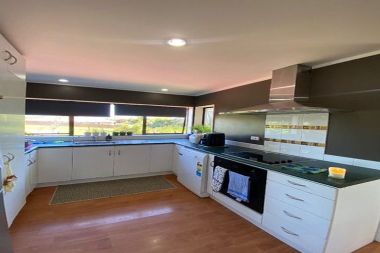 Photo of property in 37 Burswood Drive, Burswood, Auckland, 2013