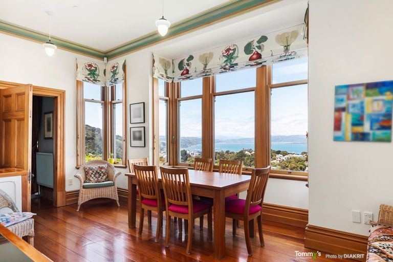 Photo of property in 25 Fairview Crescent, Kelburn, Wellington, 6012