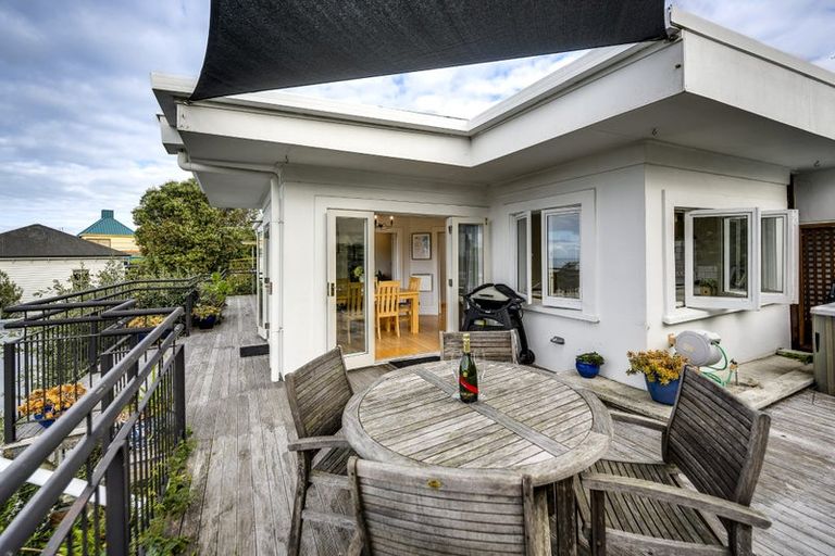 Photo of property in 27 Thompson Road, Bluff Hill, Napier, 4110