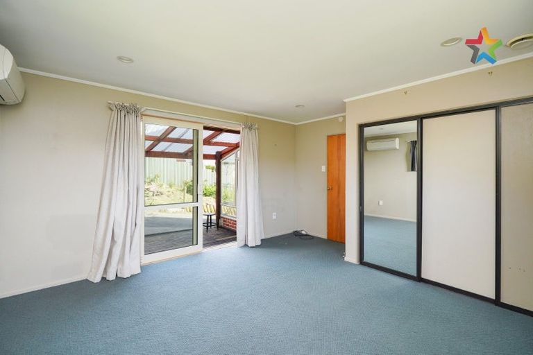 Photo of property in 14 Marine Parade, Bluff, 9814