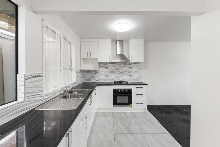 Photo of property in 2/11 Overton Road, Papatoetoe, Auckland, 2025