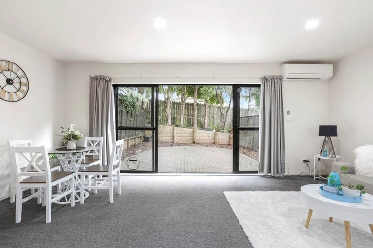 Photo of property in 135d Triangle Road, Massey, Auckland, 0614