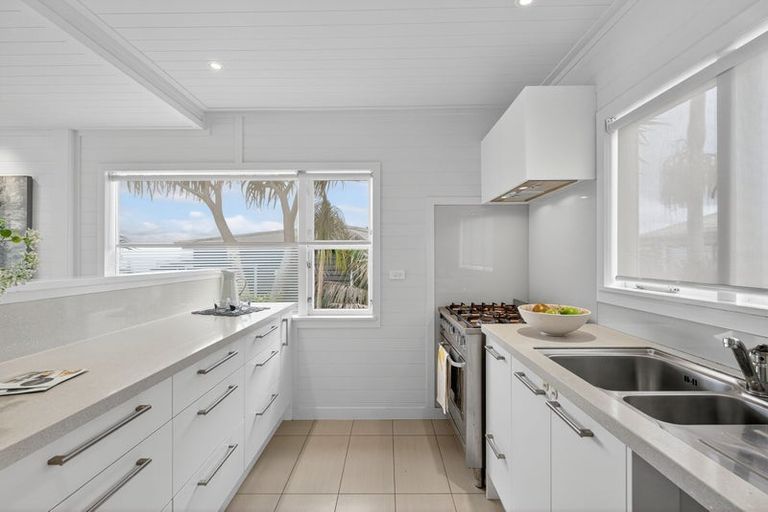 Photo of property in 29 Peter Terrace, Castor Bay, Auckland, 0620
