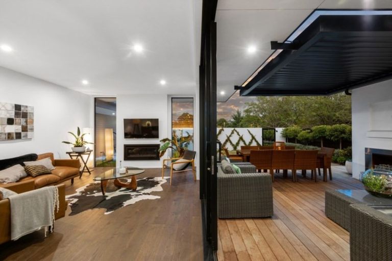 Photo of property in 64 Clyde Road, Ilam, Christchurch, 8041