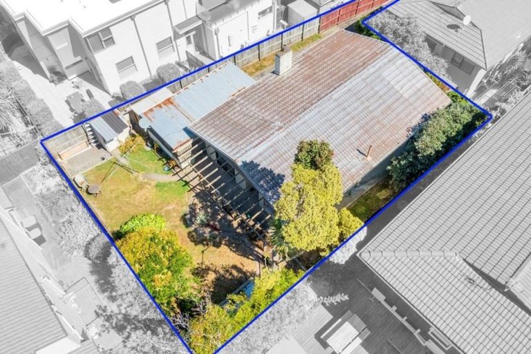 Photo of property in 1/51 Seaview Road, Castor Bay, Auckland, 0620