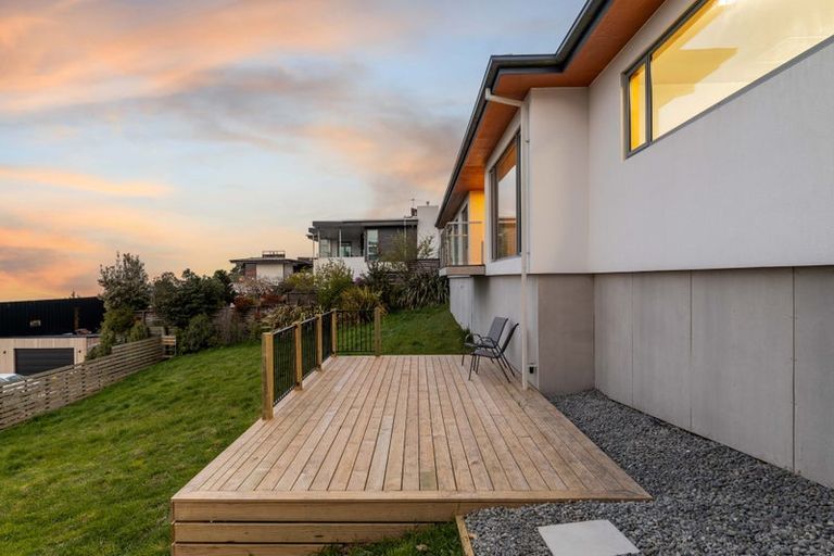 Photo of property in 5 Stoneyridge Close, Mount Pleasant, Christchurch, 8081