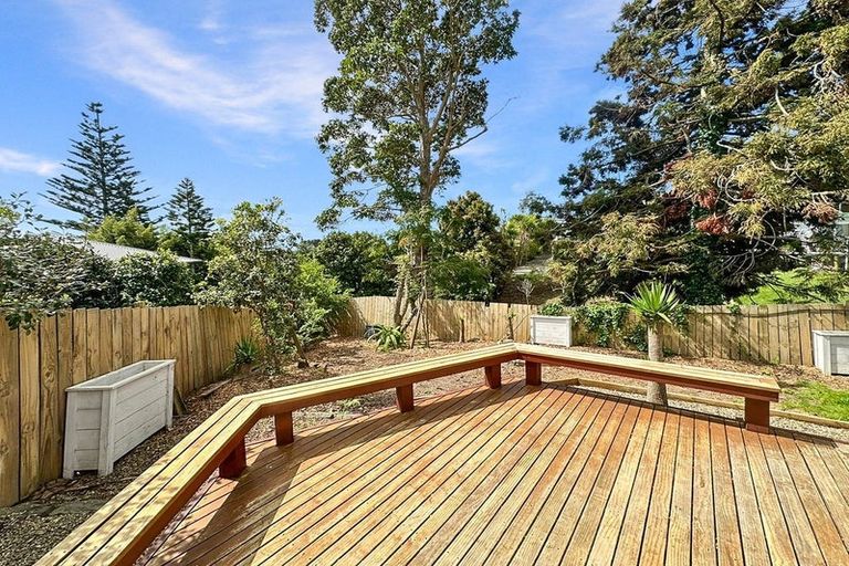 Photo of property in 1/10 Halder Place, Torbay, Auckland, 0632