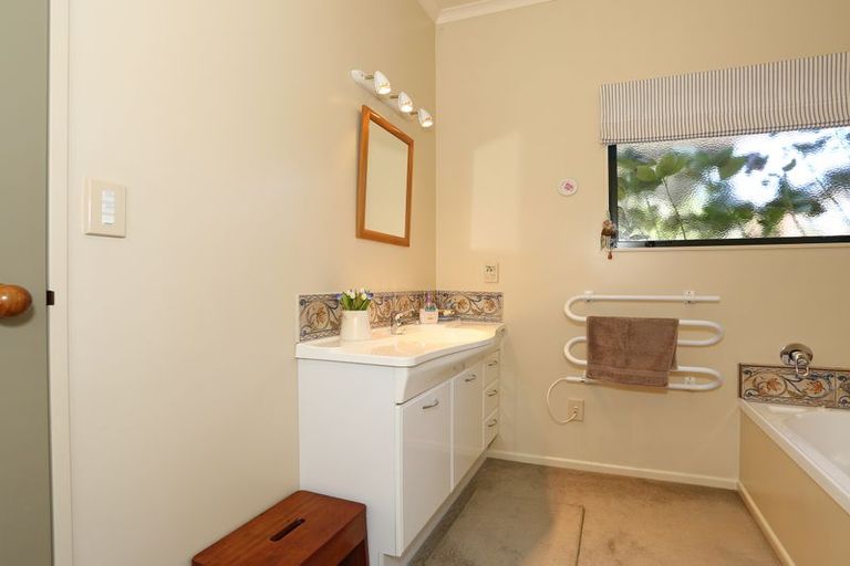 Photo of property in 6 Worsfold Lane, Terrace End, Palmerston North, 4410