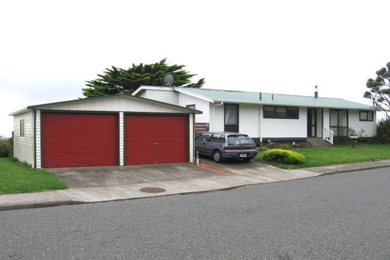 Photo of property in 53 Chapman Street, Newlands, Wellington, 6037