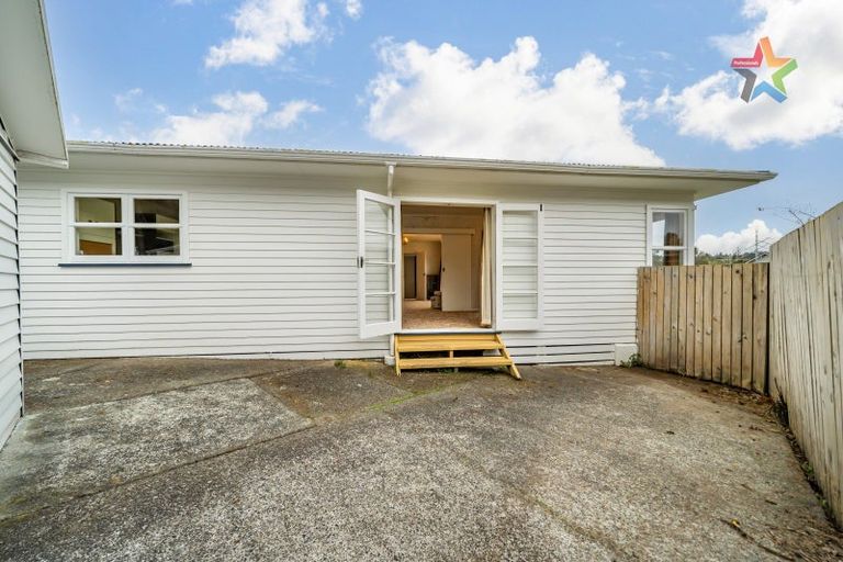Photo of property in 385 Stokes Valley Road, Stokes Valley, Lower Hutt, 5019