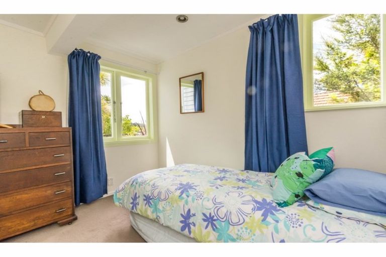 Photo of property in 84 Otitori Bay Road, Titirangi, Auckland, 0604