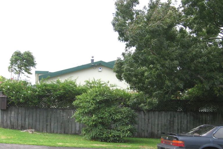 Photo of property in 2/24 Colwill Road, Massey, Auckland, 0614