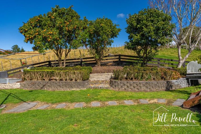 Photo of property in 10 View Street, Maungaturoto, 0520