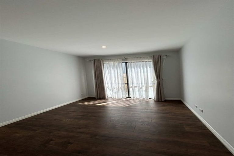 Photo of property in 4 Craigs Way, Hobsonville, Auckland, 0616