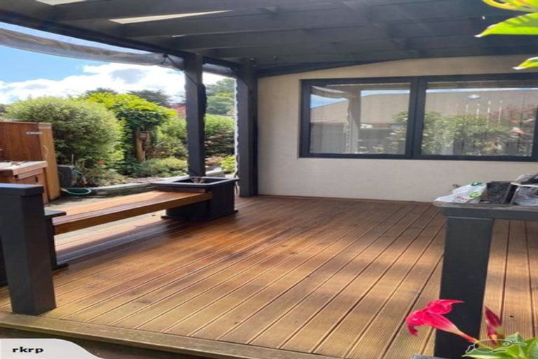 Photo of property in Caversham Park, 2/34 Caversham Road, Westmere, Whanganui, 4501