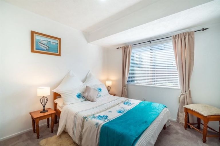 Photo of property in 1/10 Remus Place, Totara Vale, Auckland, 0629