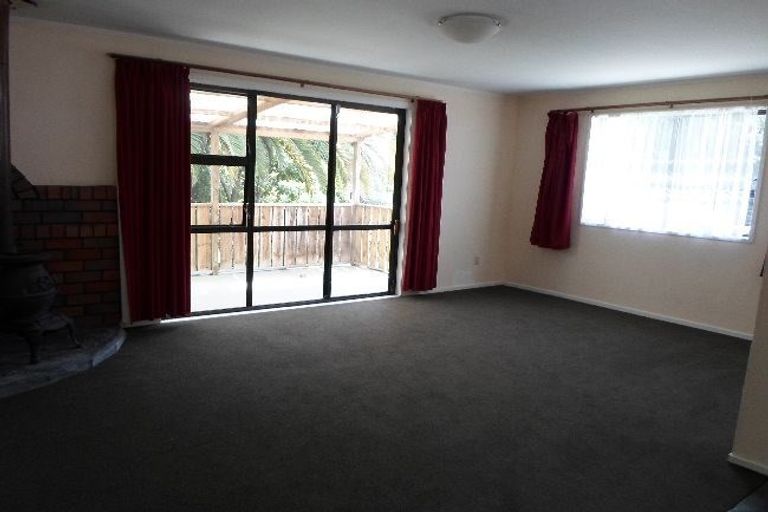 Photo of property in 24 Beaudine Avenue, Glenfield, Auckland, 0629