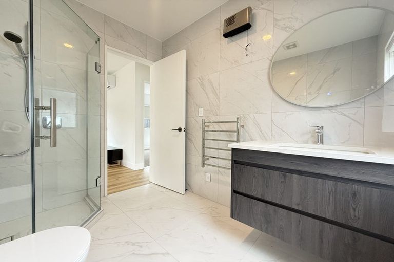 Photo of property in 77 Kewa Road, Albany Heights, Auckland, 0632