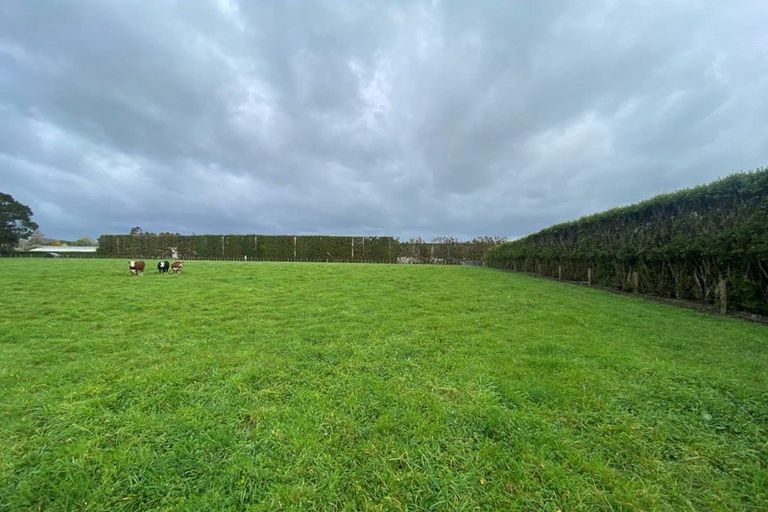 Photo of property in 42 Taupaki Road, Taupaki, 0782