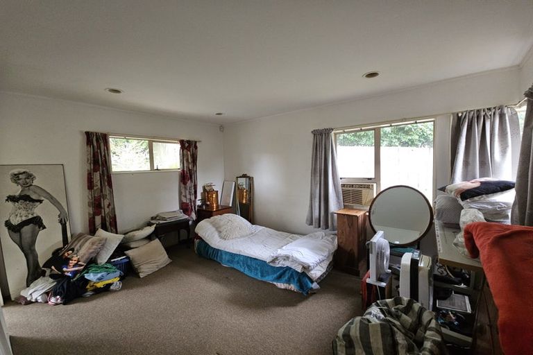 Photo of property in 13b Avonleigh Road, Green Bay, Auckland, 0604