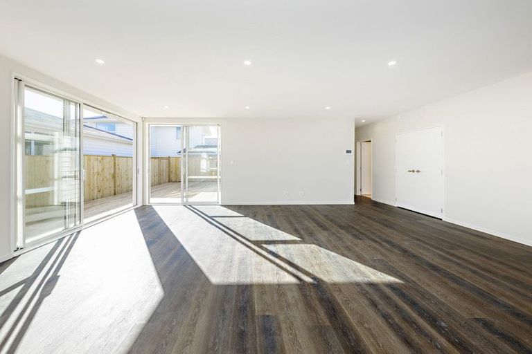 Photo of property in 43 Koroheke Road, Takanini, 2110