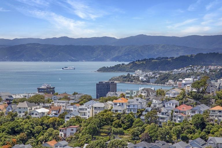 Photo of property in 25 Fairview Crescent, Kelburn, Wellington, 6012