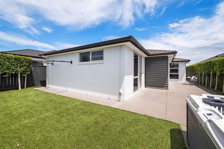 Photo of property in 17 Pimelea Street, Papamoa Beach, Papamoa, 3118