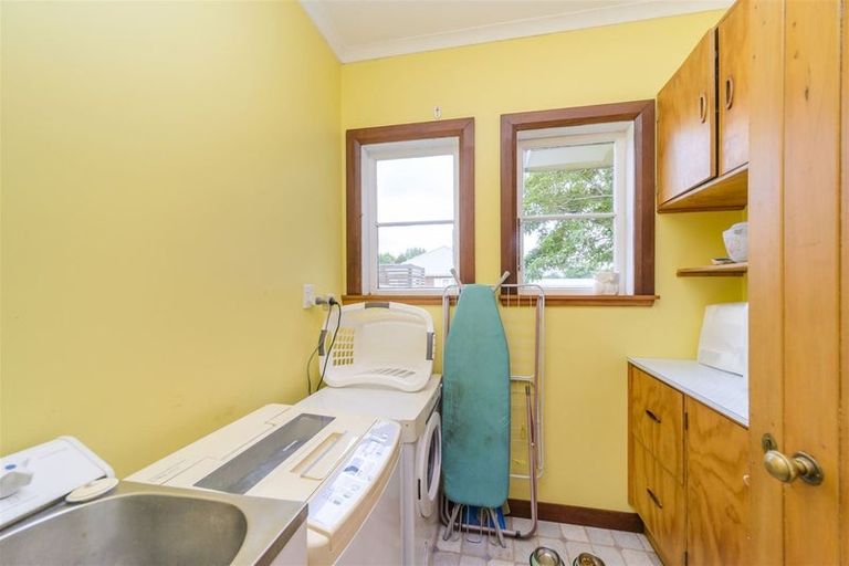 Photo of property in 11 Park Road, West End, Palmerston North, 4412