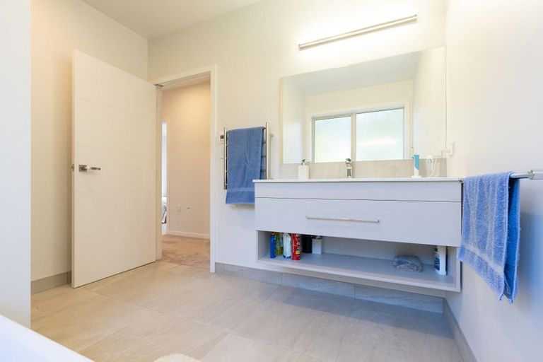 Photo of property in 28 Barry Curtis Place, Levin, 5510