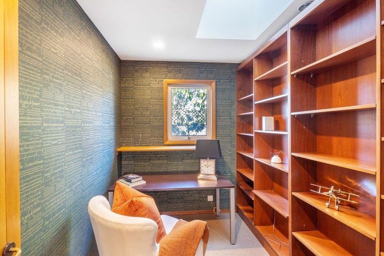 Photo of property in 19 Garreg Road, Fendalton, Christchurch, 8052