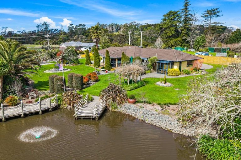 Photo of property in 41 Whangaparaoa Road, Red Beach, 0932