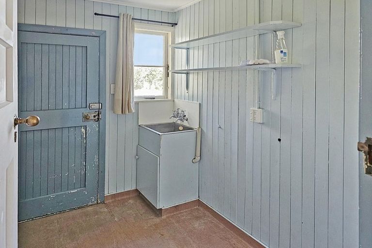 Photo of property in 18 Easton Street, Foxton, 4814