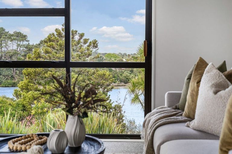 Photo of property in 111 Sandspit Road, Waiuku, 2123