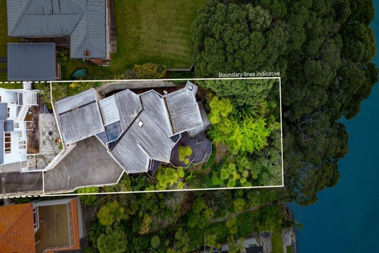 Photo of property in 2/102 Queen Street, Northcote Point, Auckland, 0627