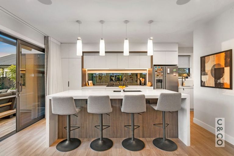 Photo of property in 21 Vogwill Road, Kumeu, 0810