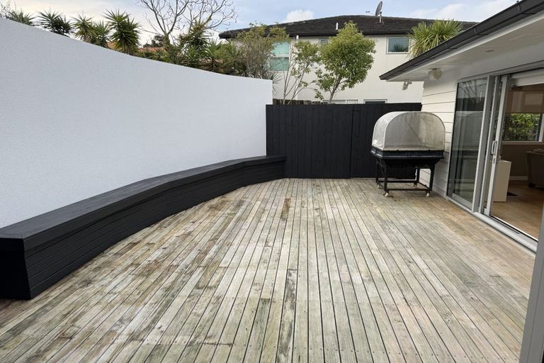 Photo of property in 2/17 Commodore Parry Road, Castor Bay, Auckland, 0620