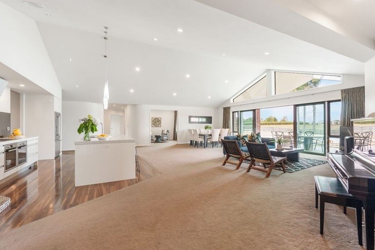 Photo of property in 98 Dyke Road, Karaka, Papakura, 2580